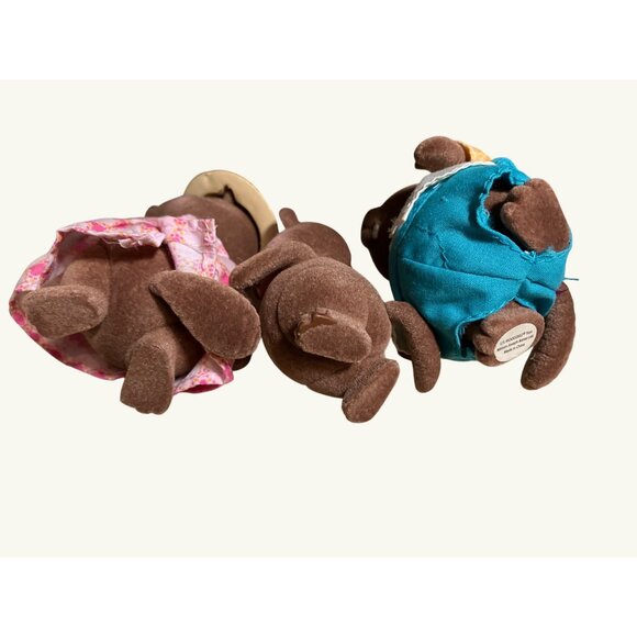 Woodzeez Toys Beaver Family Figurines Set Of 3 With Removable Clothes - Picture 11 of 12